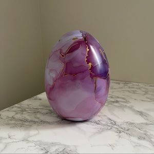 Marble egg shape tin